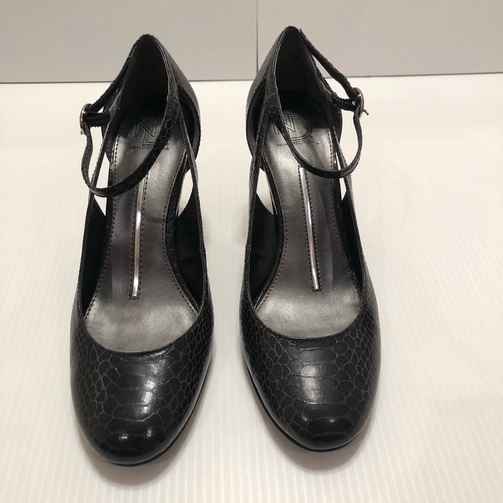 New Directions Faux Snake Skin Shoes Size 7M